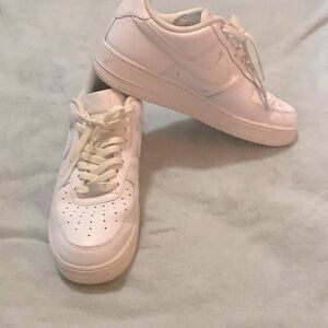 Nike Air Force 1 '07 Mens Sportswear Shoes White CW2288-111 VNDS Sz 9